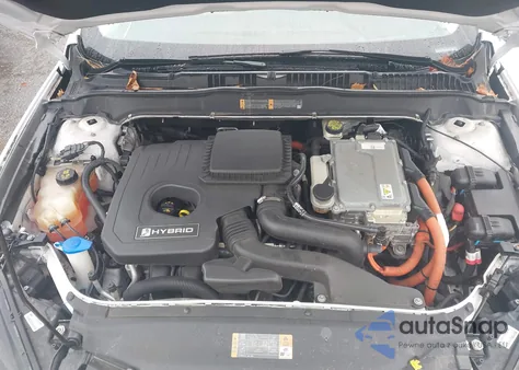 2015 Ford Fusion Hybrid Titanium z USA, uszkodzony, nr VIN 3FA6P0RU8FR116699